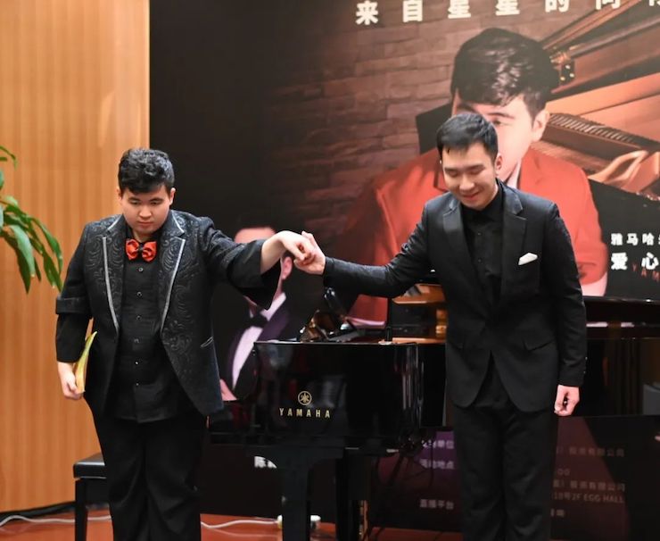 音乐双子星，点亮冬日激情！——AG旗舰厅未来艺术家刘明康爱心公益音乐沙龙