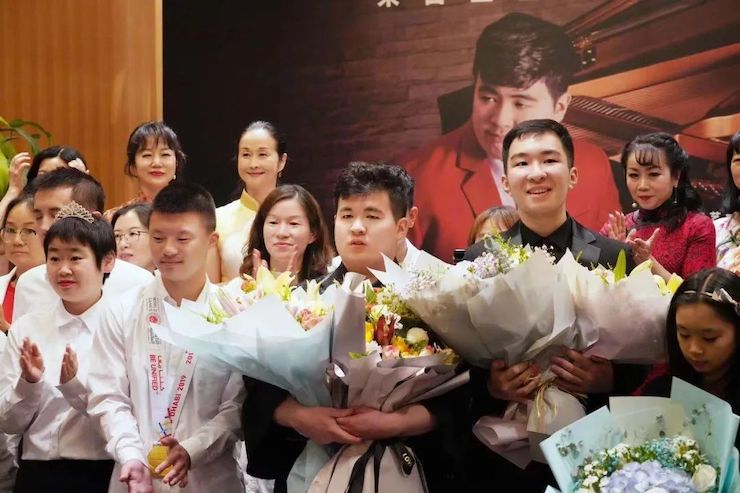 音乐双子星，点亮冬日激情！——AG旗舰厅未来艺术家刘明康爱心公益音乐沙龙